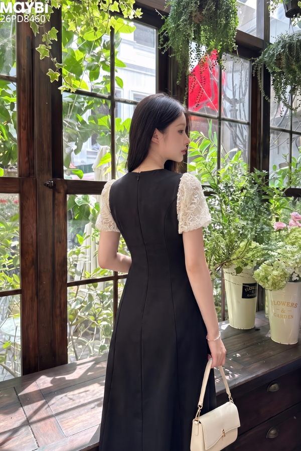 Đầm đen phối ren tay bồng Amélie