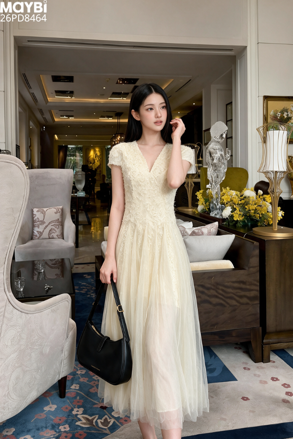 Đầm Ren Trắng Dáng Dài Cổ V Aveline