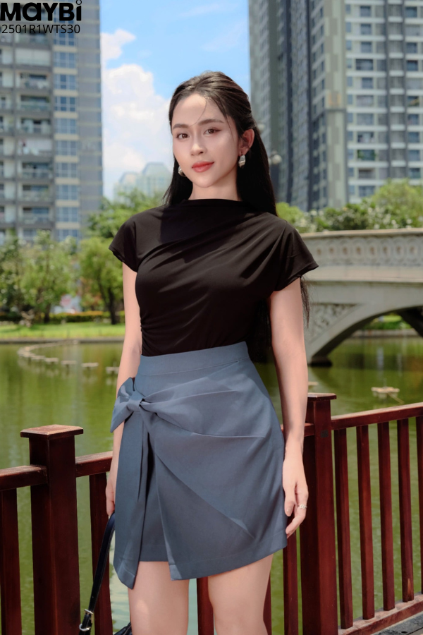 Áo thun ôm xếp ly vai