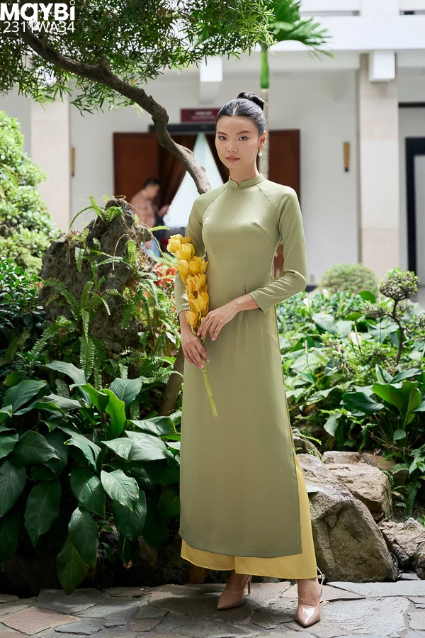 Áo dài ôm lụa