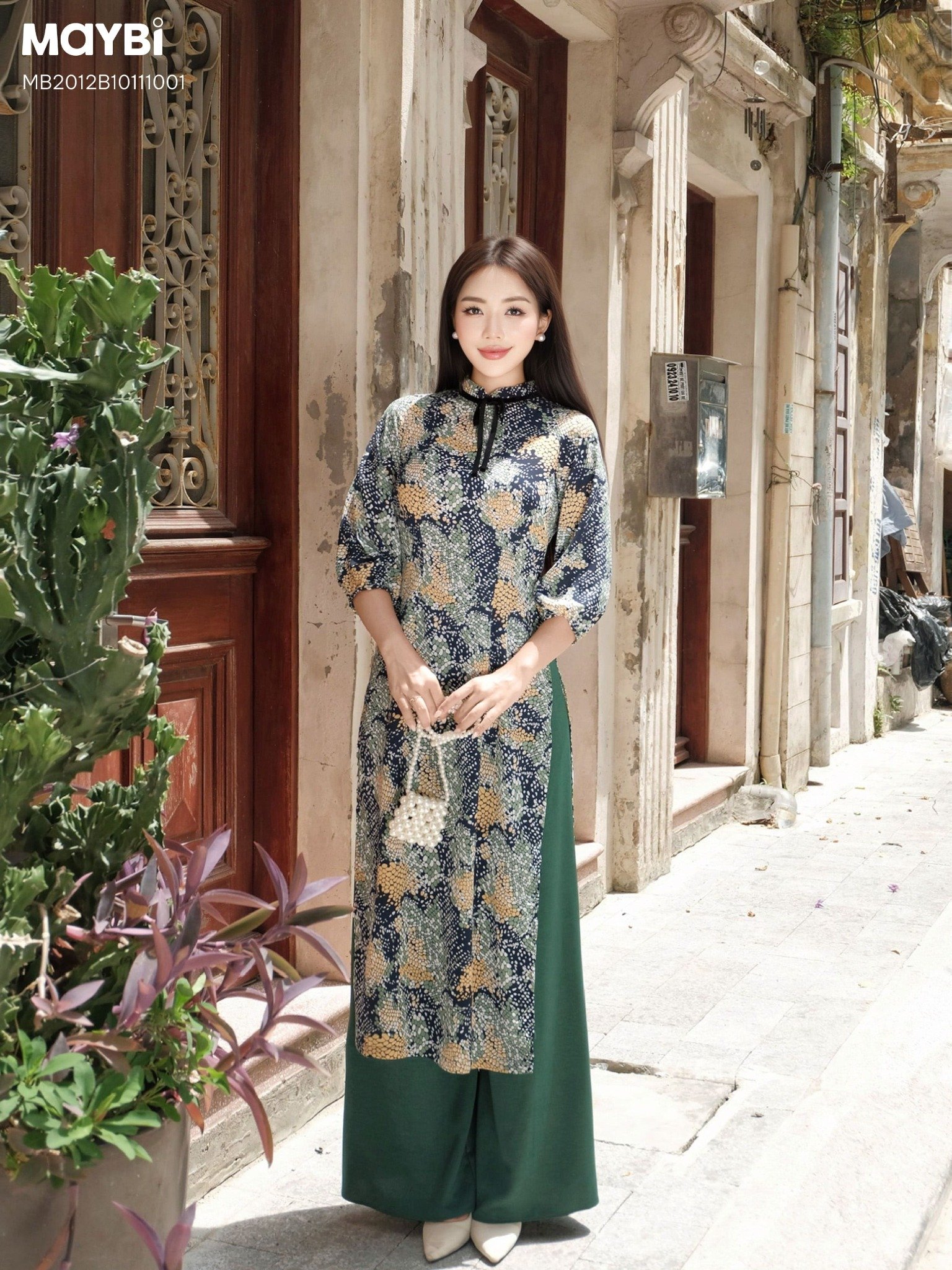 Áo dài ôm lụa in họa tiết xanh phối nơ cổ