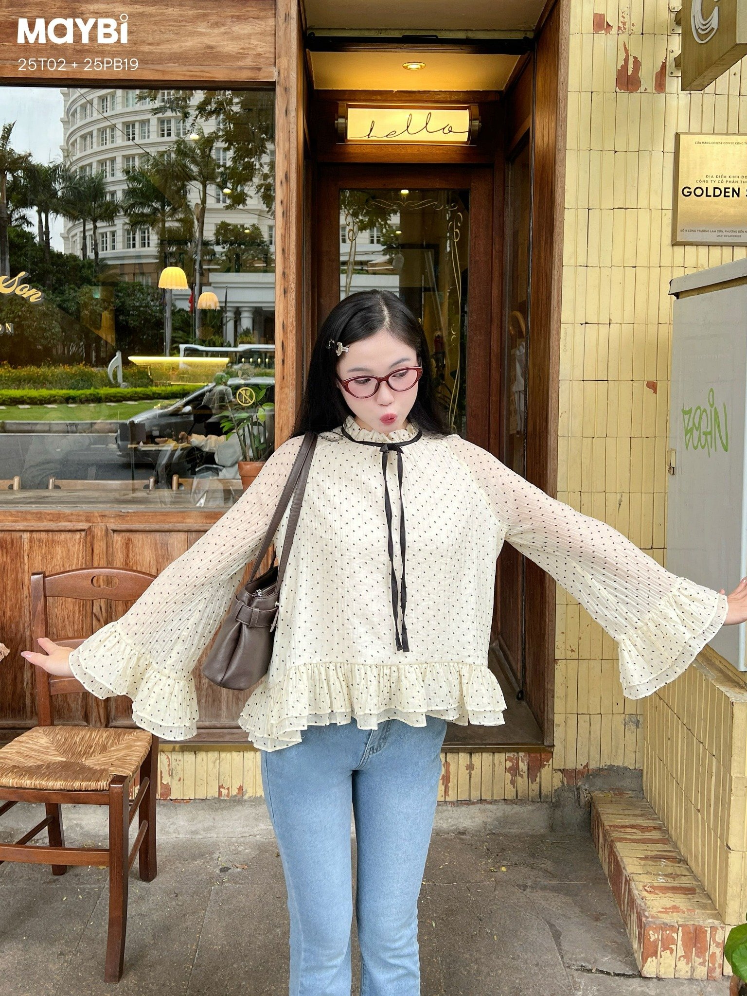 Áo voan tơ bèo chấm bi tay loe dài