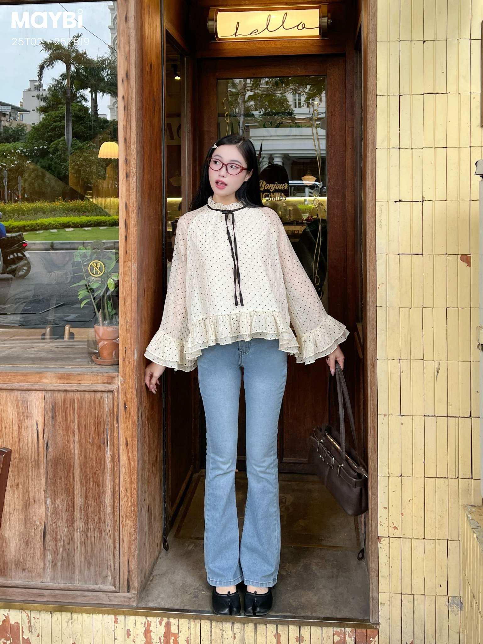 Áo voan tơ bèo chấm bi tay loe dài