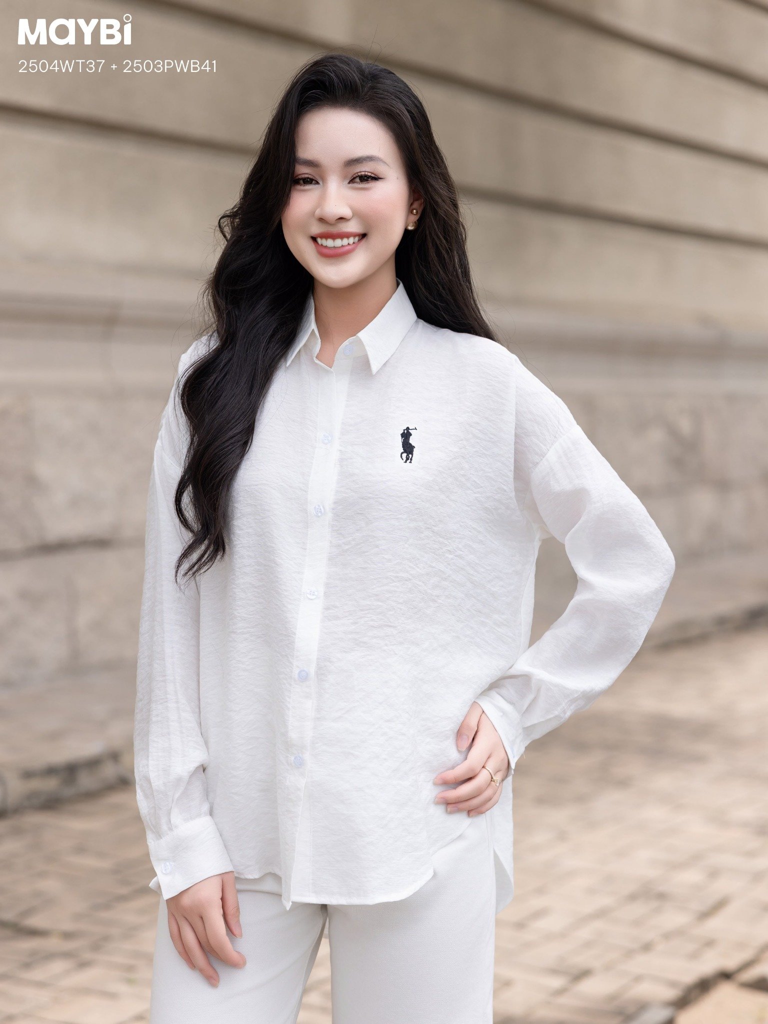 Áo sơ mi form rộng xô mềm dài tay thêu logo ngực