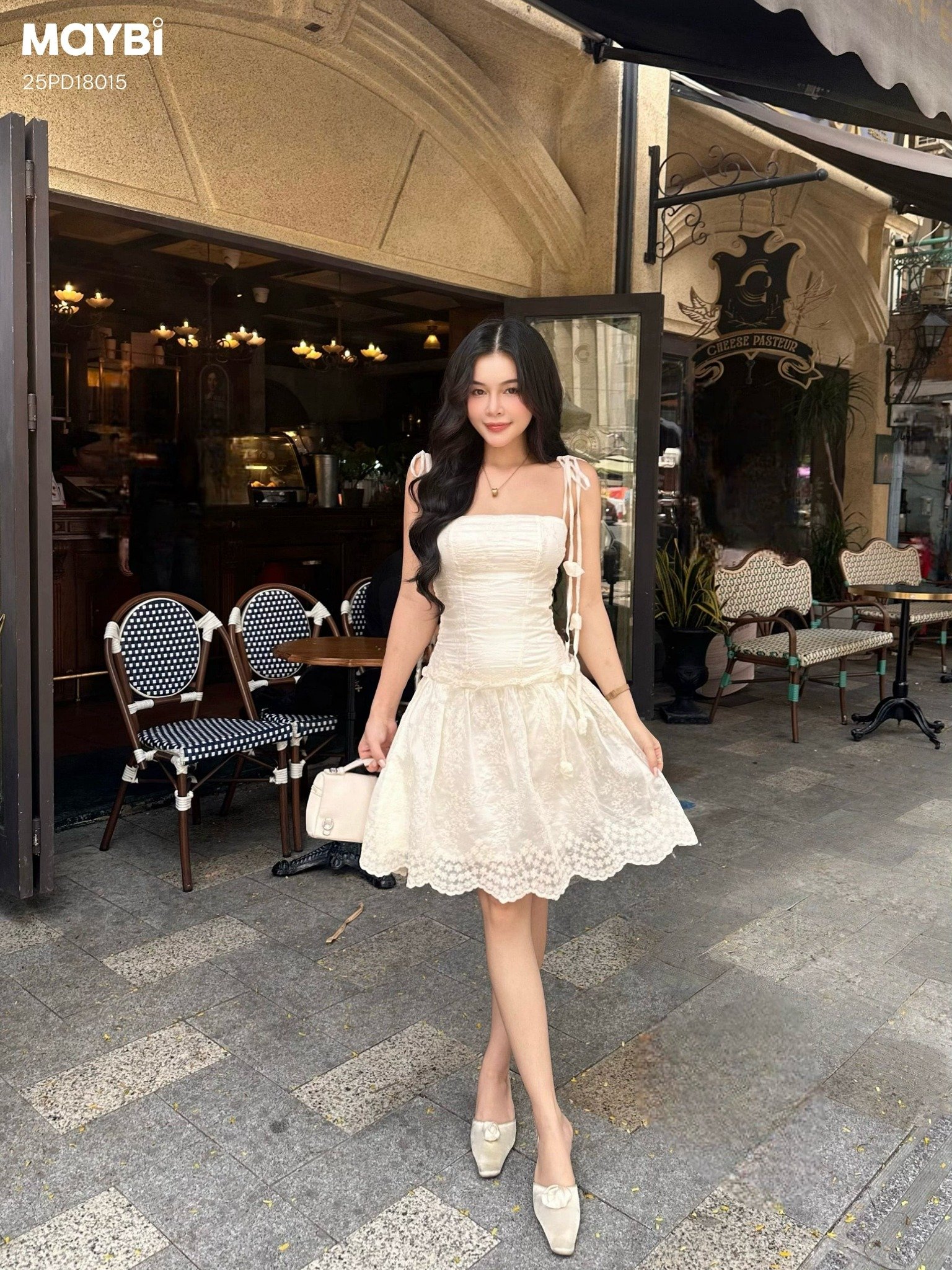 Đầm xòe hai dây cotton thêu dáng mini