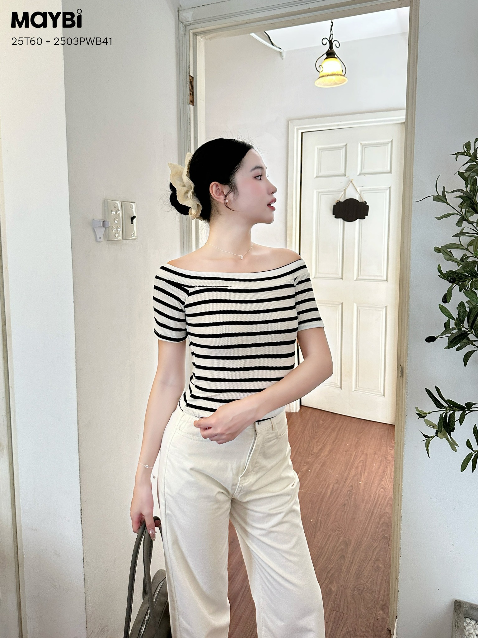 Áo kiểu ôm thun sọc trắng đen ngắn tay bẹt vai