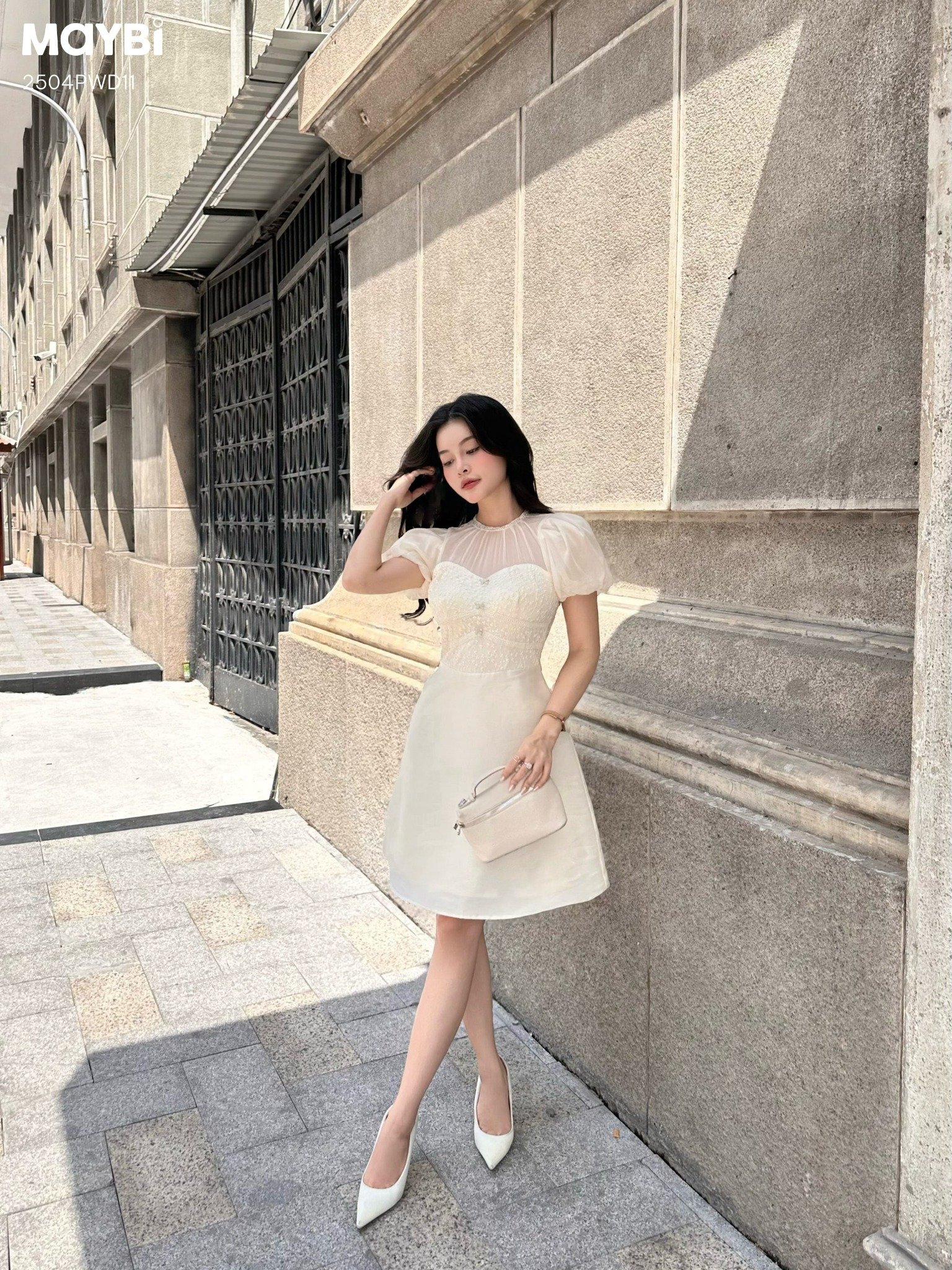 Đầm xòe tafta phối voan kem tay bí dáng midi