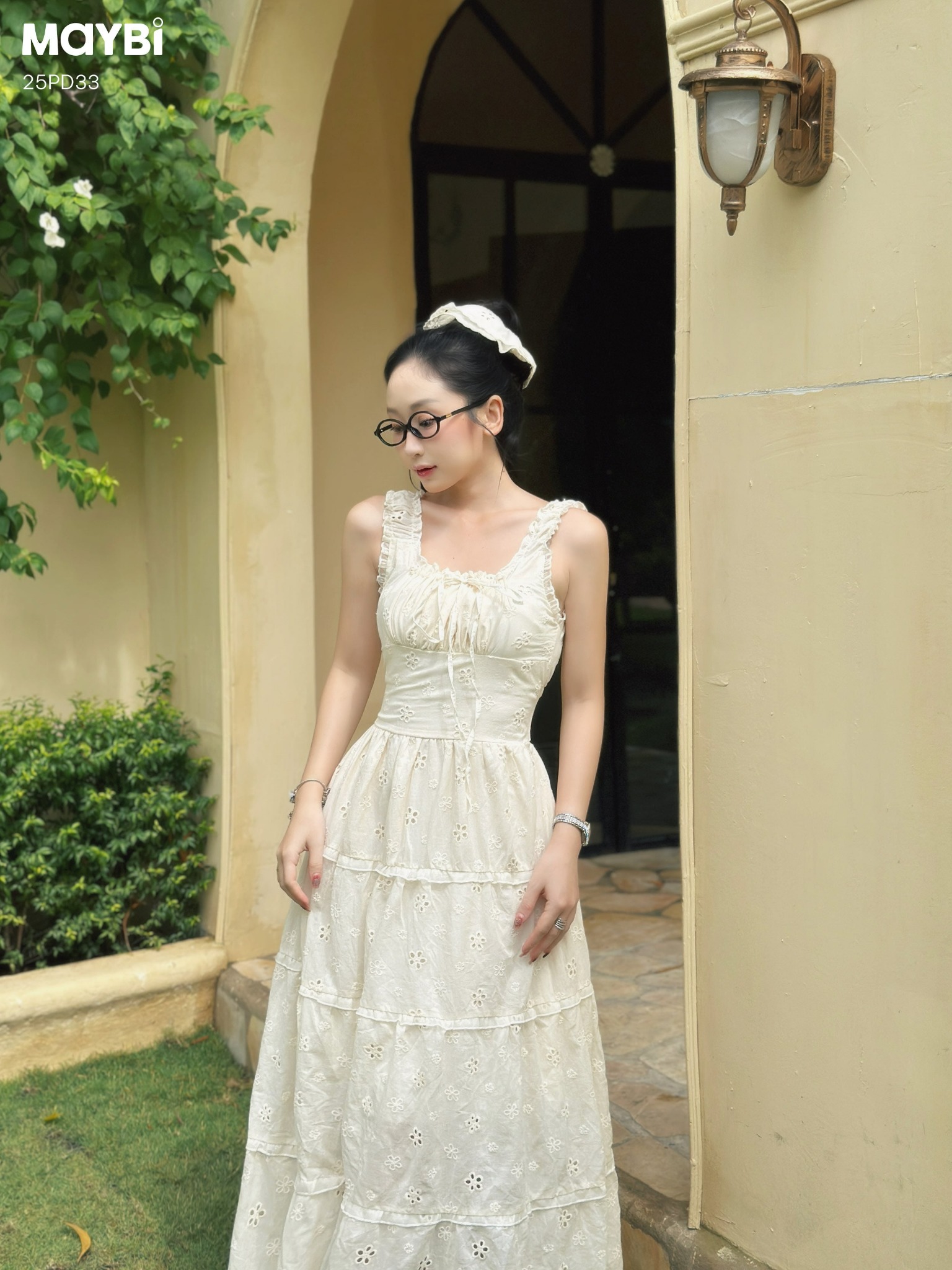 Đầm hai dây cotton thêu kem nhún xòe dáng maxi