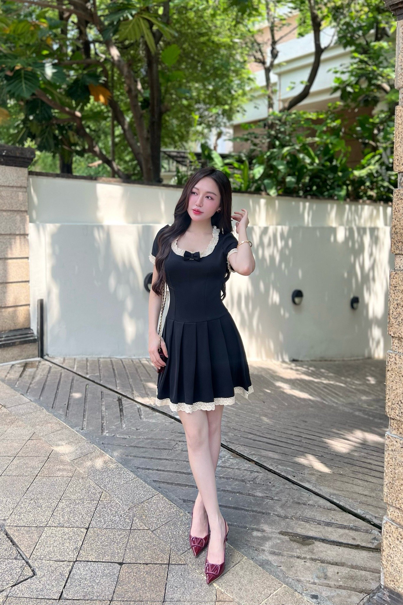 Đầm peplum xếp ly phối ren dáng mini