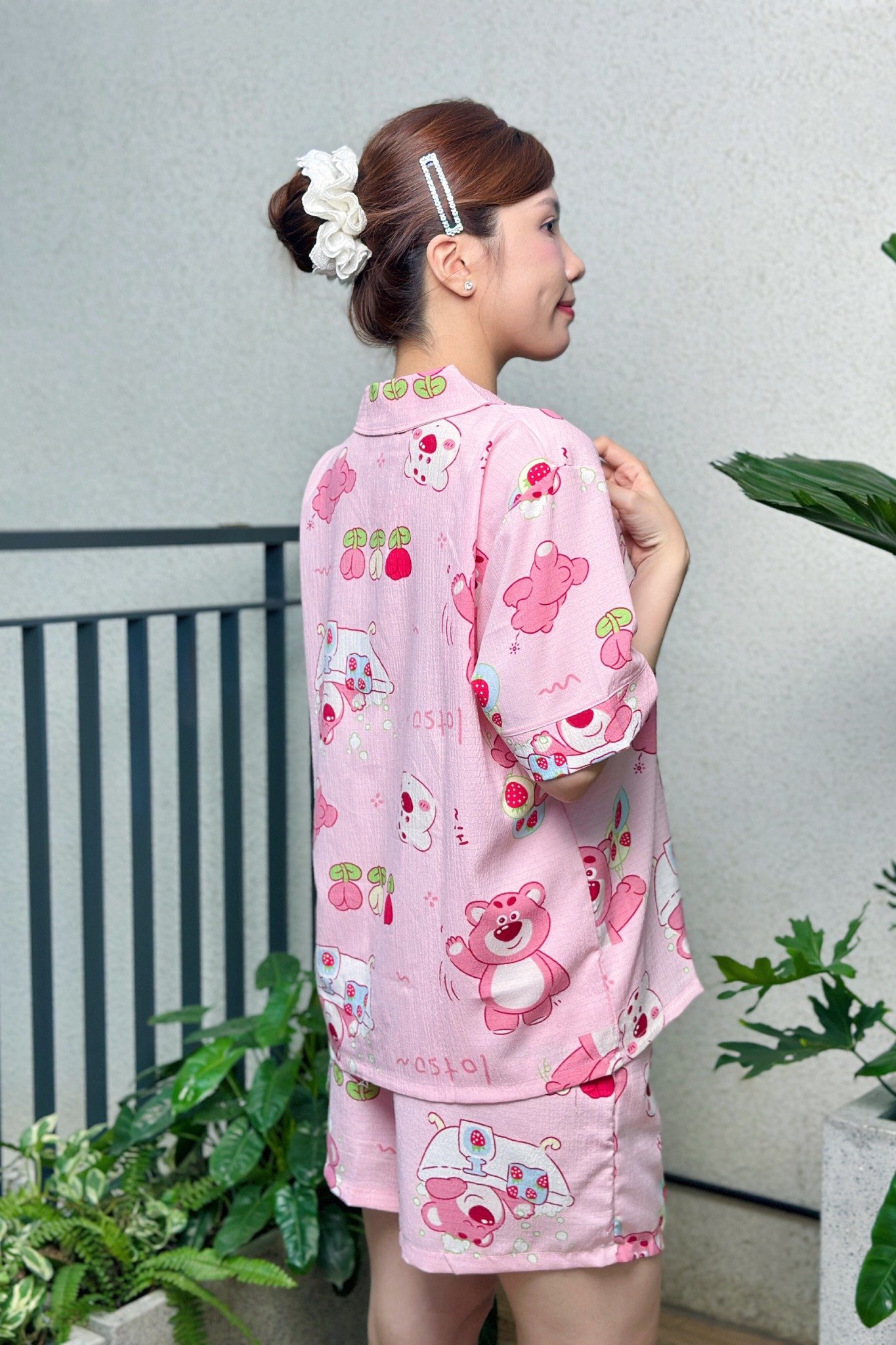 Bộ pyjama ngắn suông ngắn tay cotton họa tiết gấu dâu losta