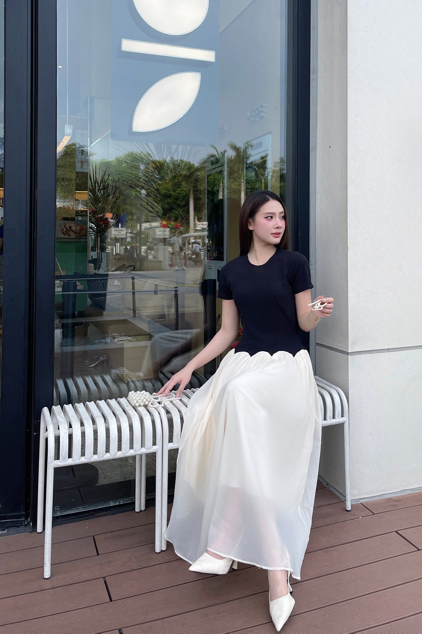 Đầm thun ôm đen tay ngắn tùng xòe dáng maxi