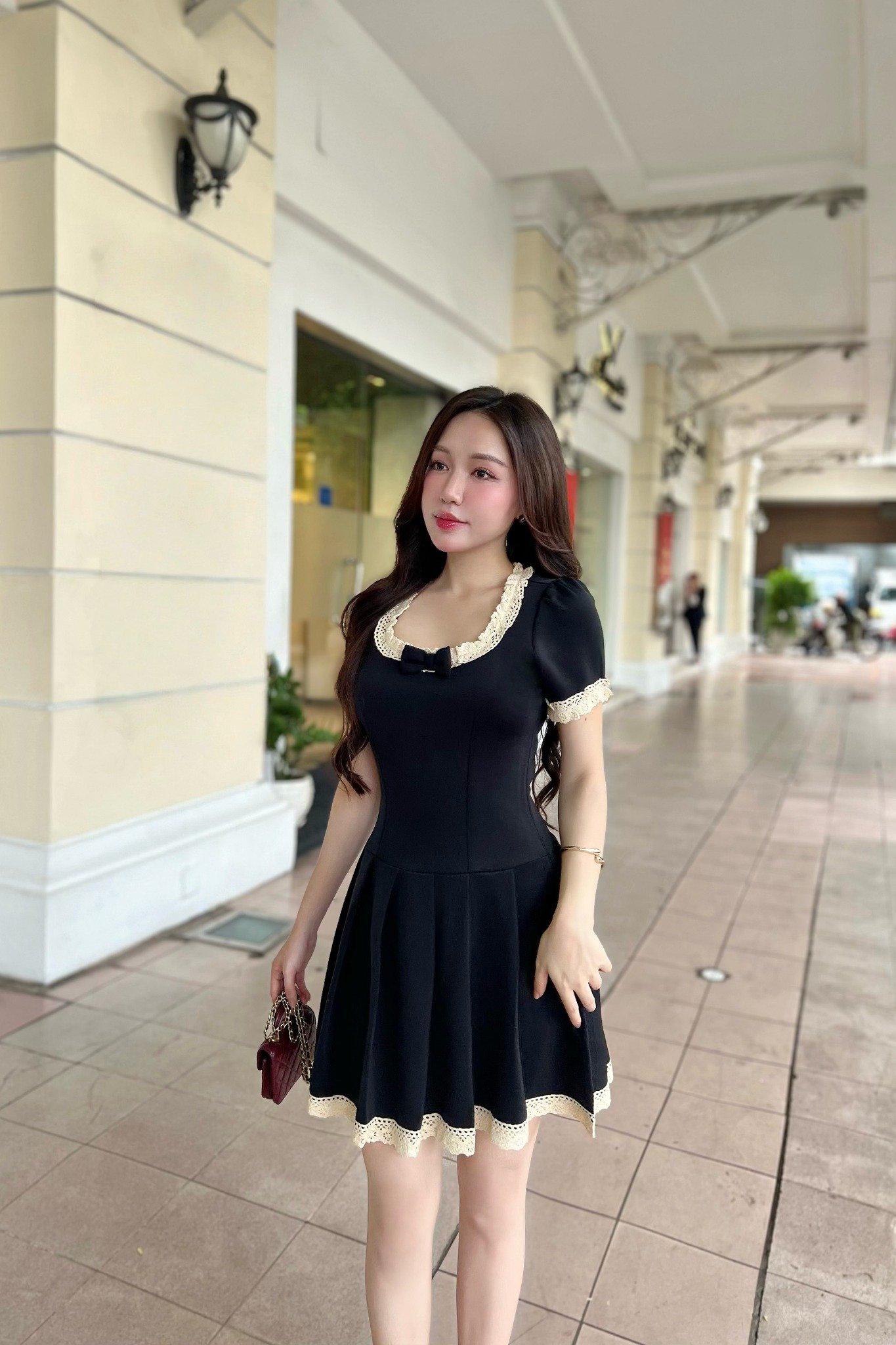 Đầm peplum xếp ly phối ren dáng mini