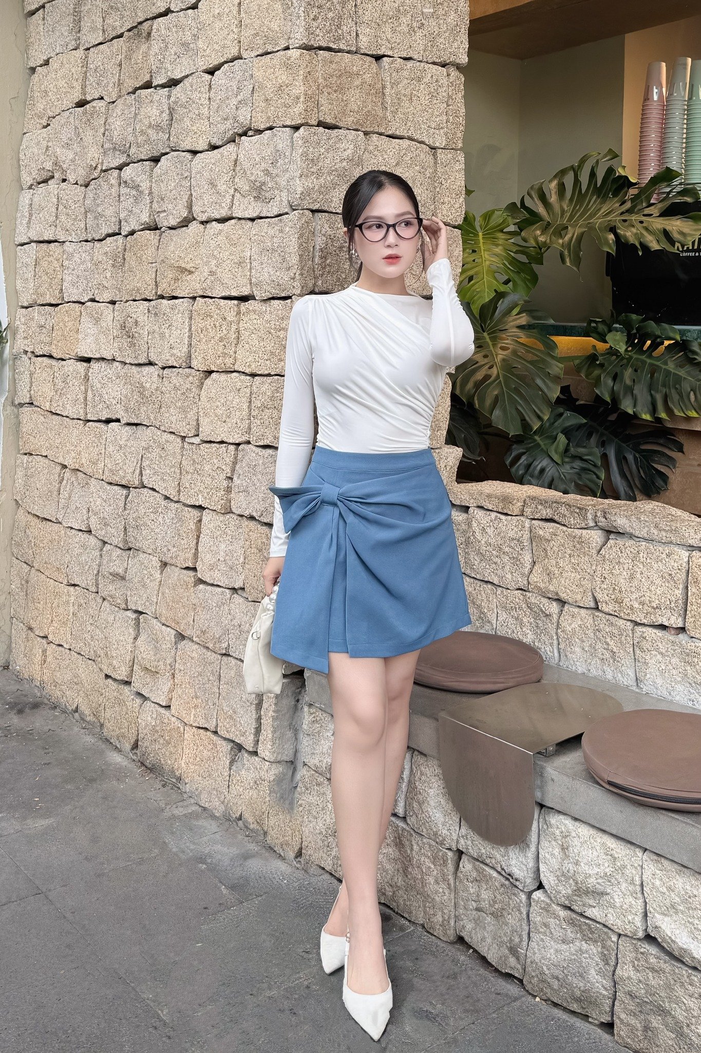 Chân váy mini thắt nơ jean