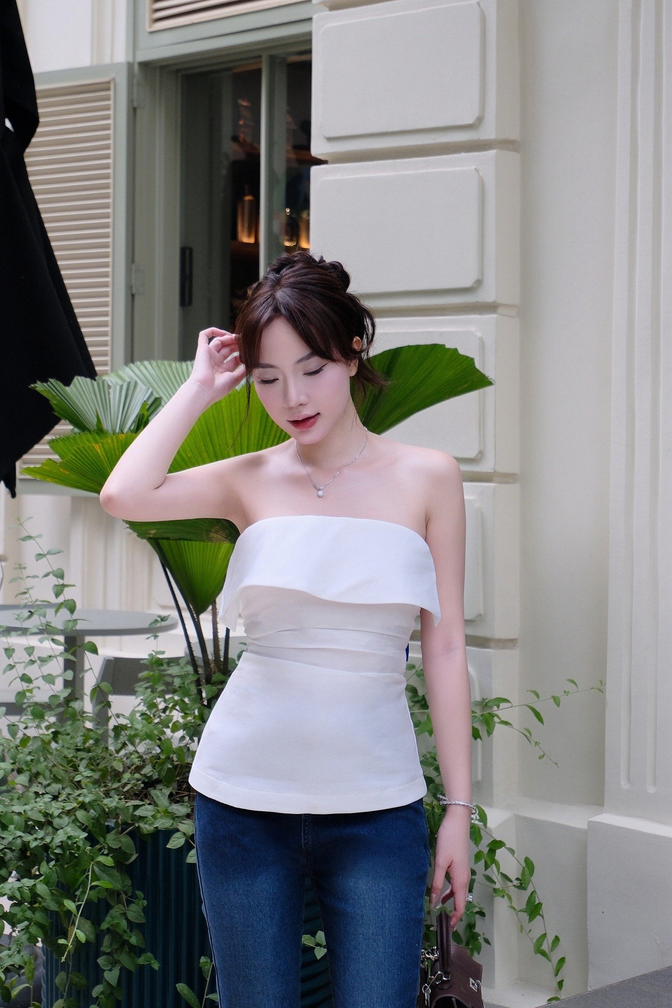 Quần jean ống loe xanh da trời đậm