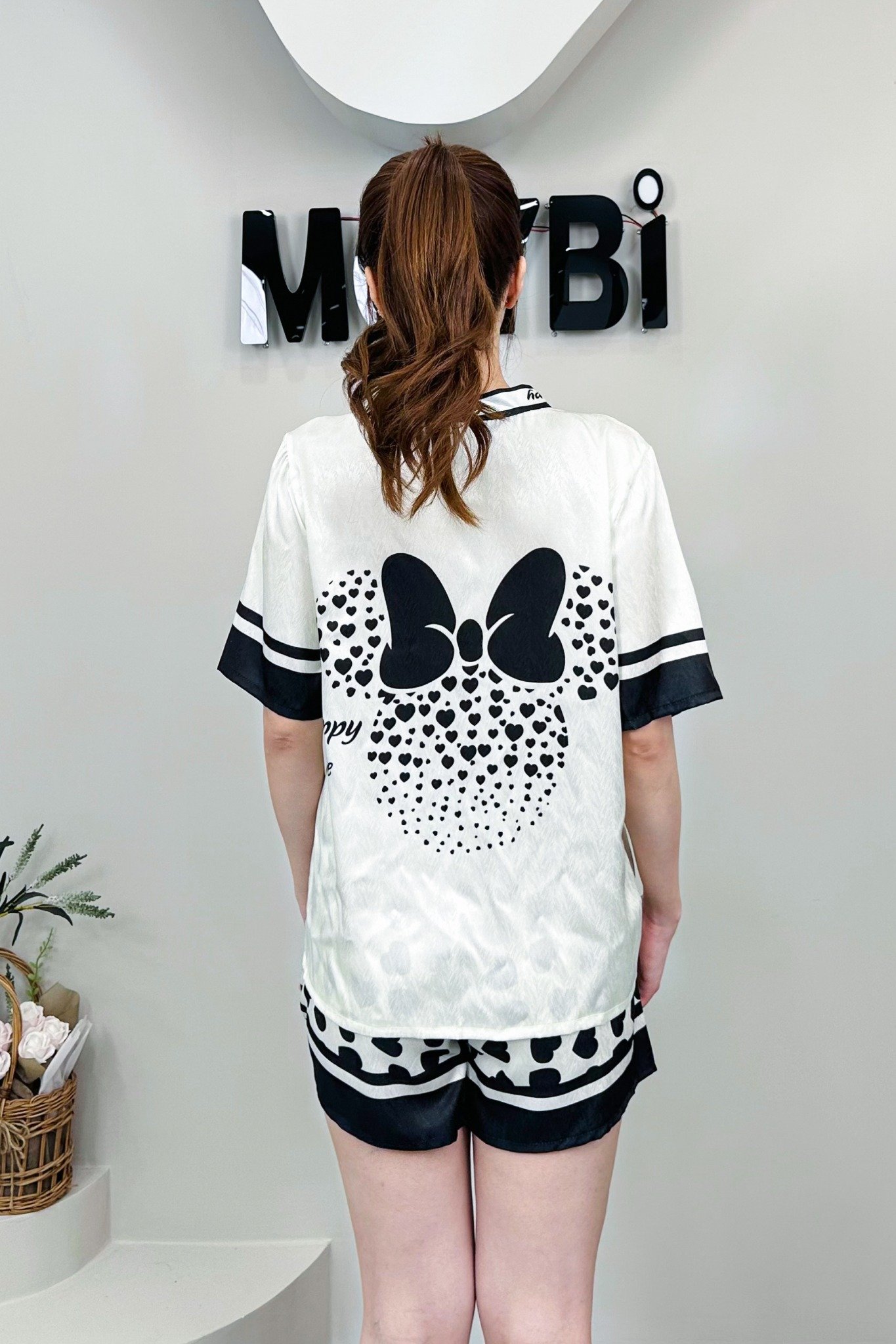 Bộ pyjama ngắn suông lụa kem phối đen