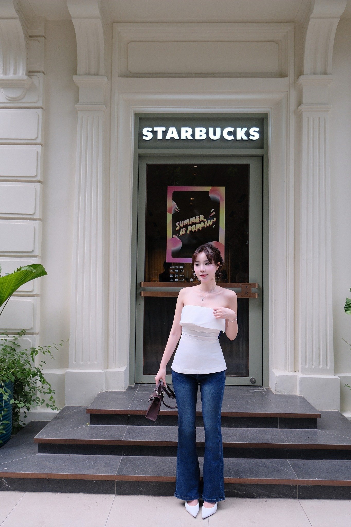 Quần jean ống loe xanh da trời đậm