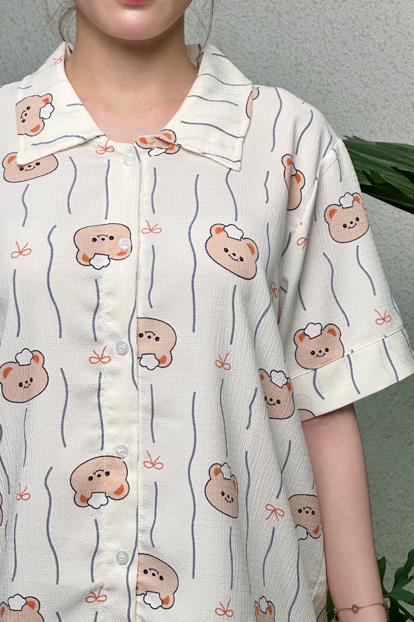 Bộ pyjama ngắn suông ngắn tay cotton nền kem họa tiết gấu nâu