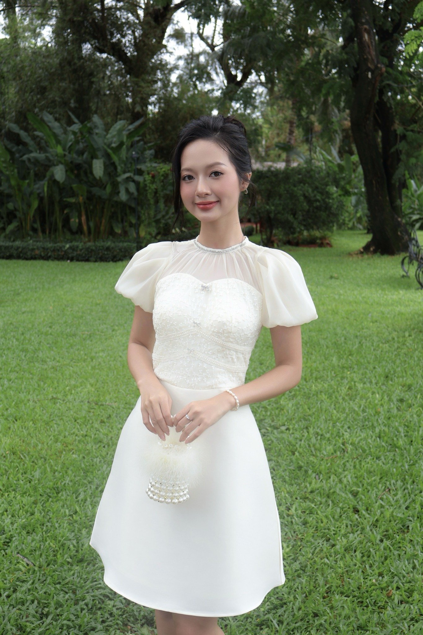 Đầm xòe tafta phối voan kem tay bí dáng midi