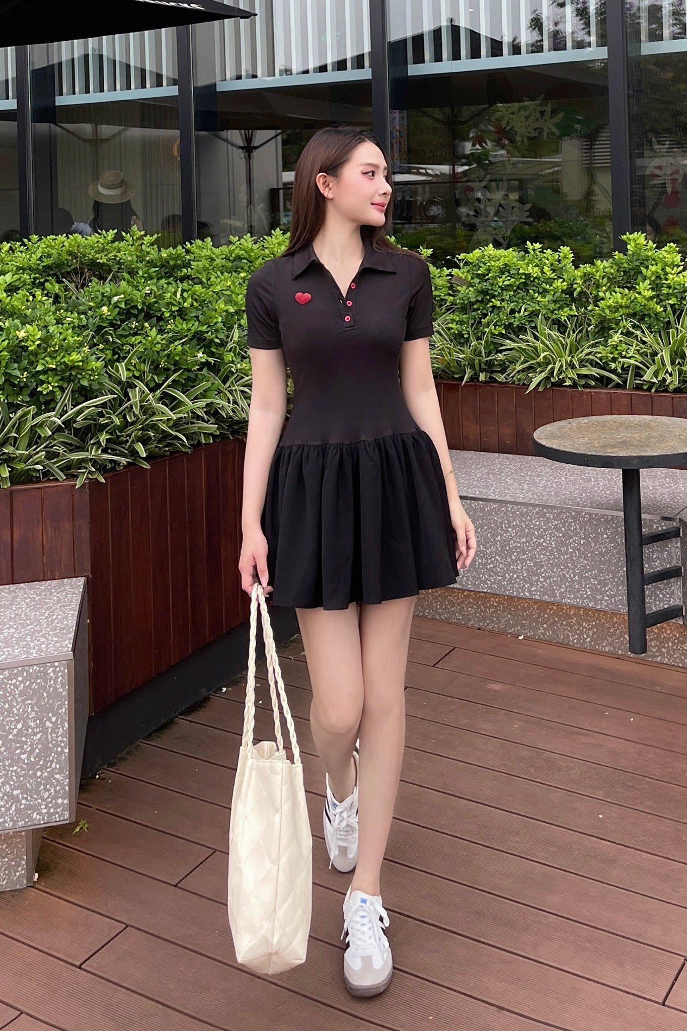 Đầm polo thun đen tùng nhún xòe dáng mini