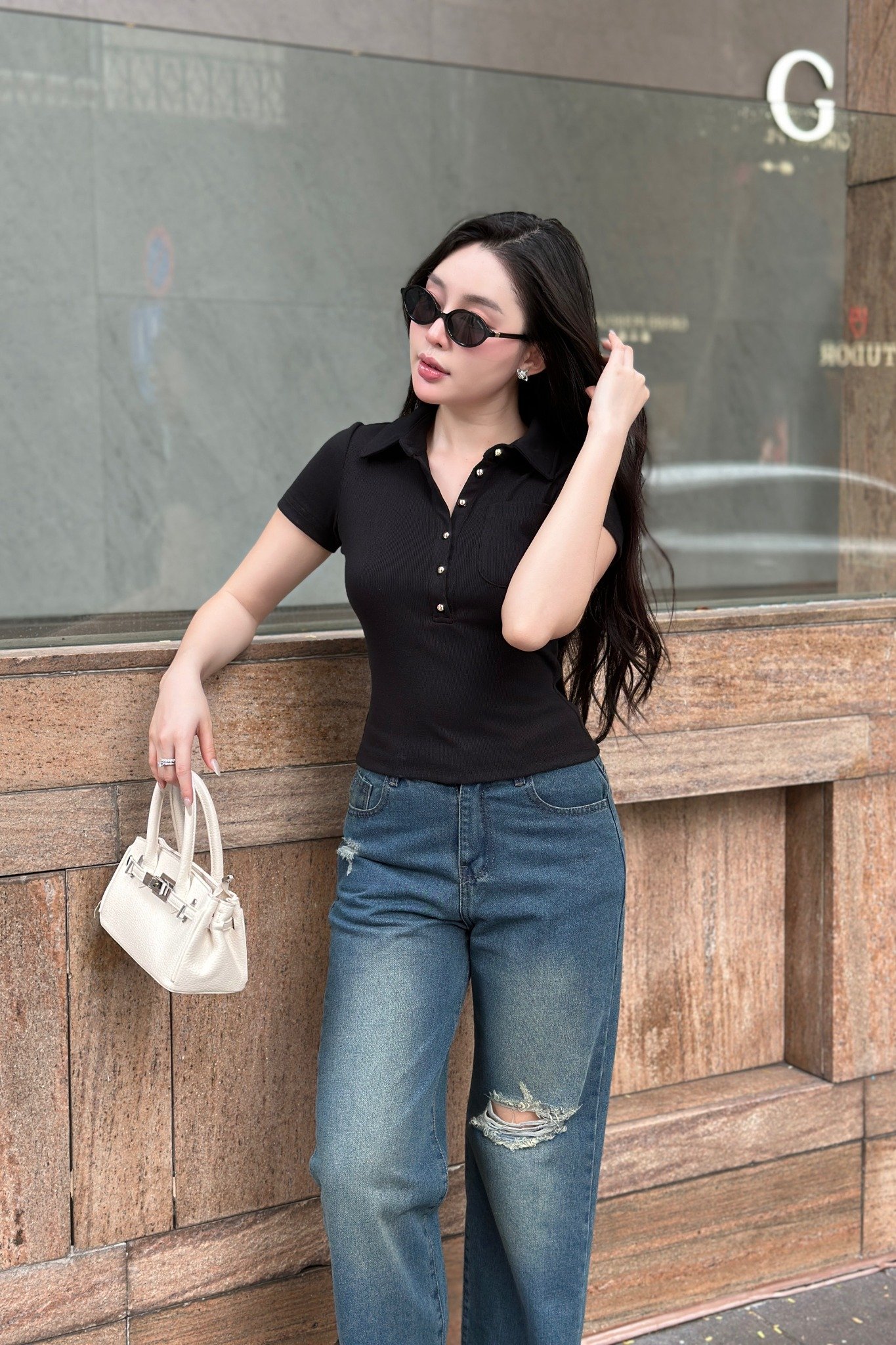 Quần jean xanh ống suông rách kiểu