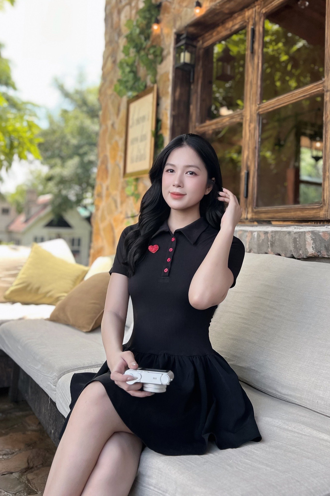 Đầm polo thun đen tùng nhún xòe dáng mini