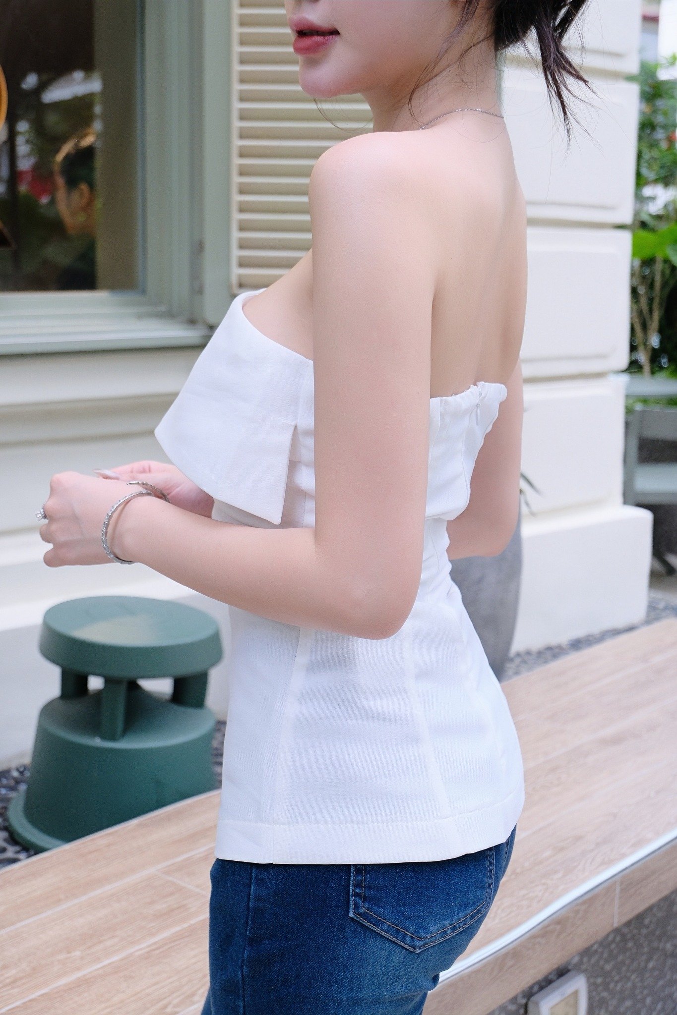 Quần jean ống loe xanh da trời đậm