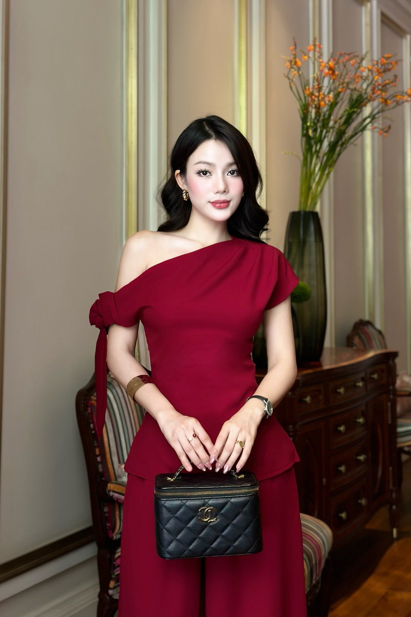 Set áo kiểu cotton đỏ lệch vai phối quần dài