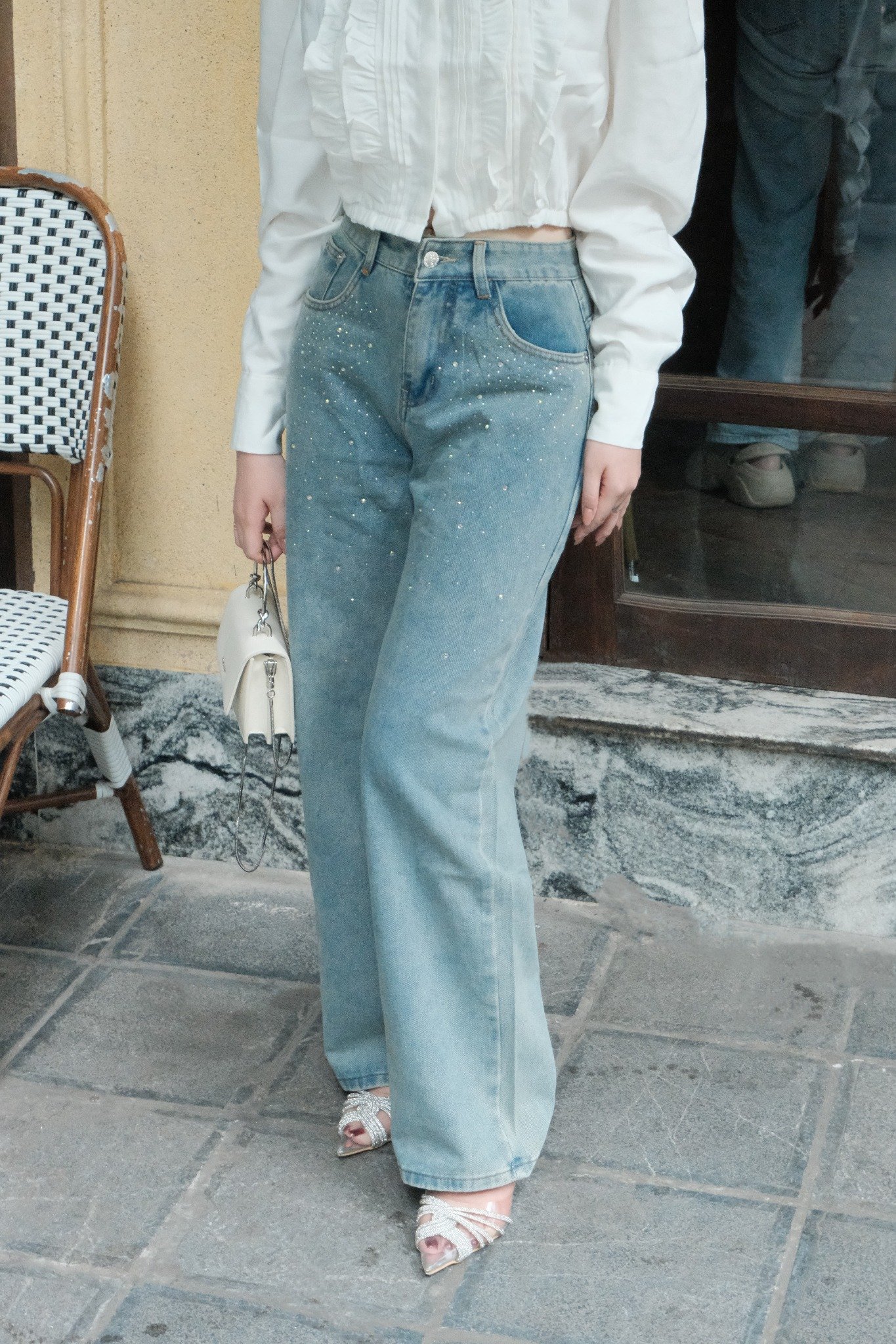 Quần jean ống suông đính đá