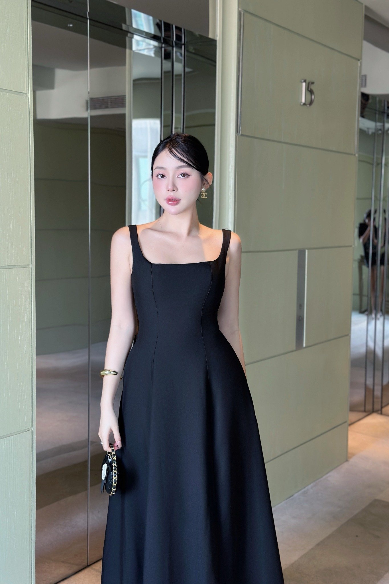 Đầm xòe cổ U dây bản dáng maxi đen