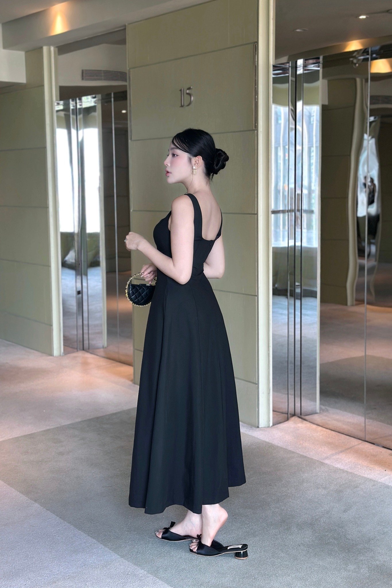 Đầm xòe cổ U dây bản dáng maxi đen