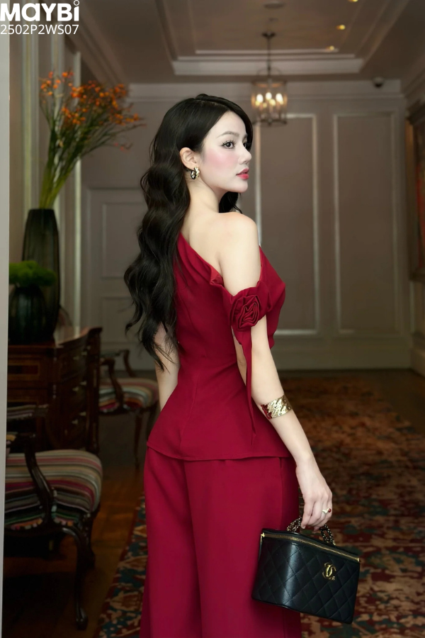 Set áo kiểu cotton đỏ lệch vai phối quần dài