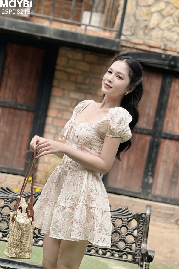 Đầm hoa xòe tay ngắn phồng dáng mini