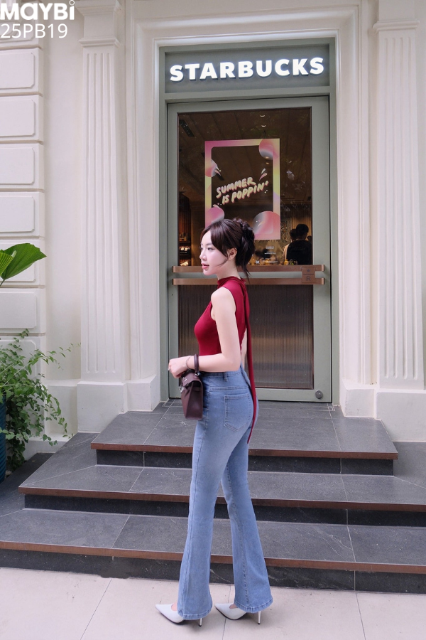 Quần jean ống loe xanh da trời nhạt