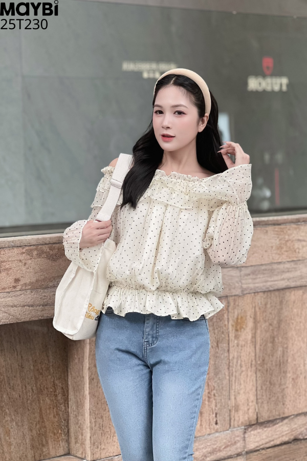 Áo bẹt vai chấm bi