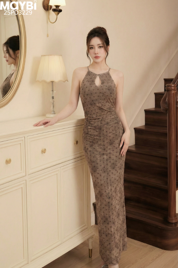 Đầm ôm chấm bi cổ yếm dáng midi