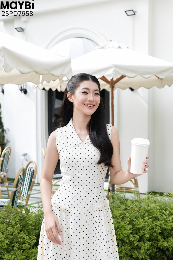 Đầm chấm bi midi không tay