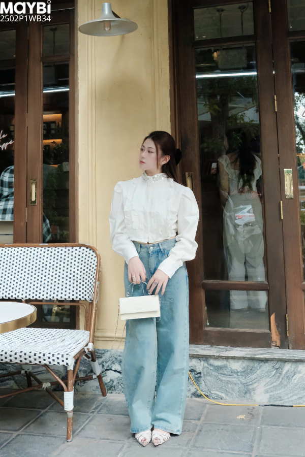 Quần jean ống suông đính đá