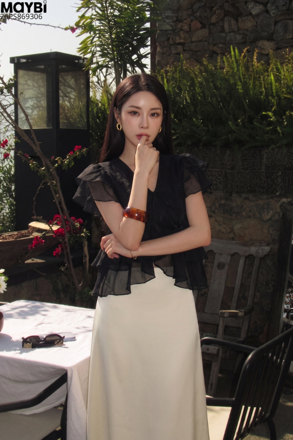 Set áo voan cổ V phối chân váy