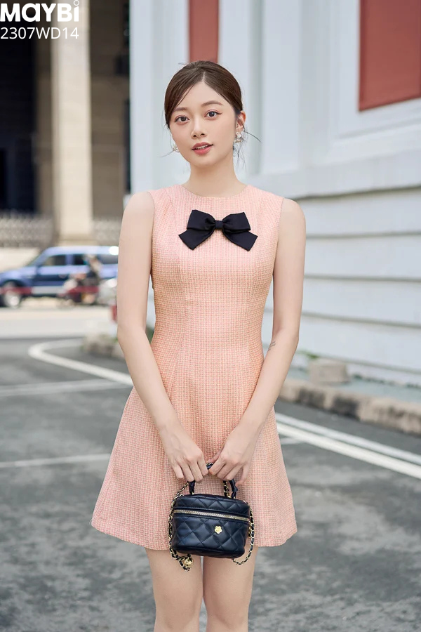 Đầm ôm bố tweed phối nơ đen