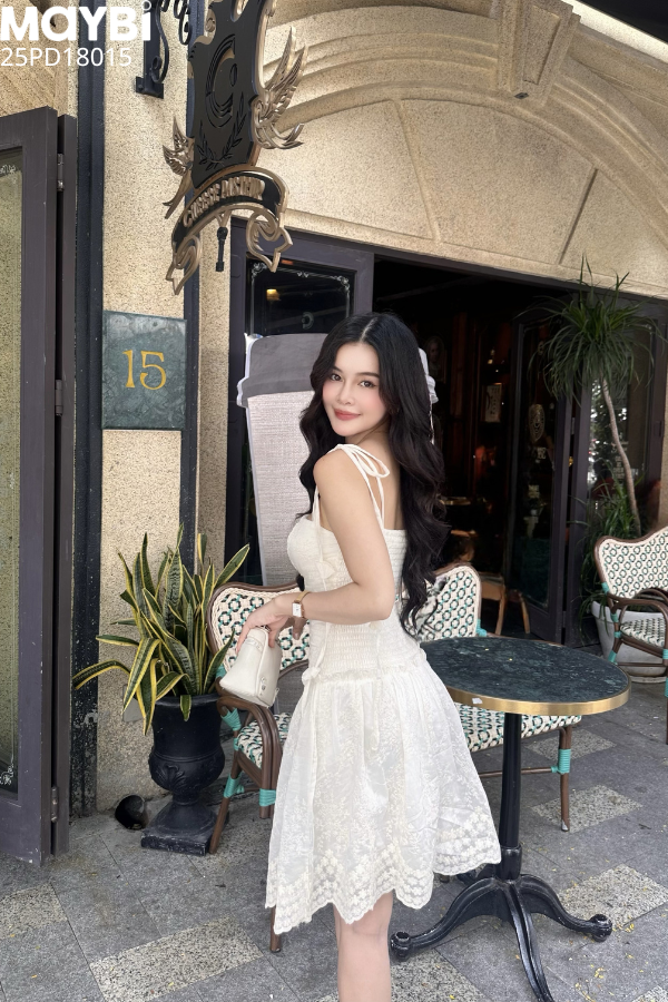 Đầm xòe hai dây cotton thêu dáng mini
