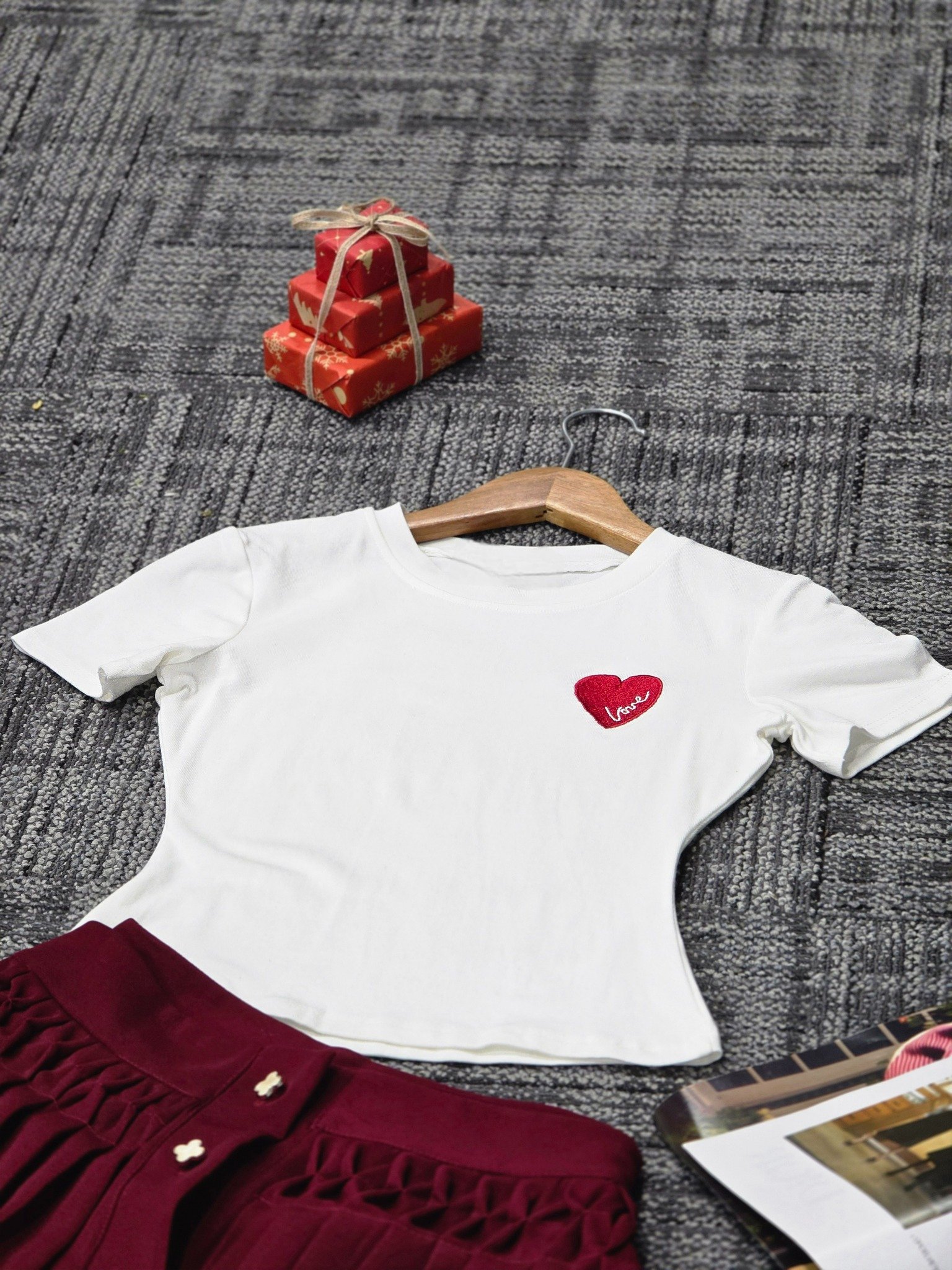 Set áo thun ôm tay ngắn phối chân váy xòe xếp ly dáng mini