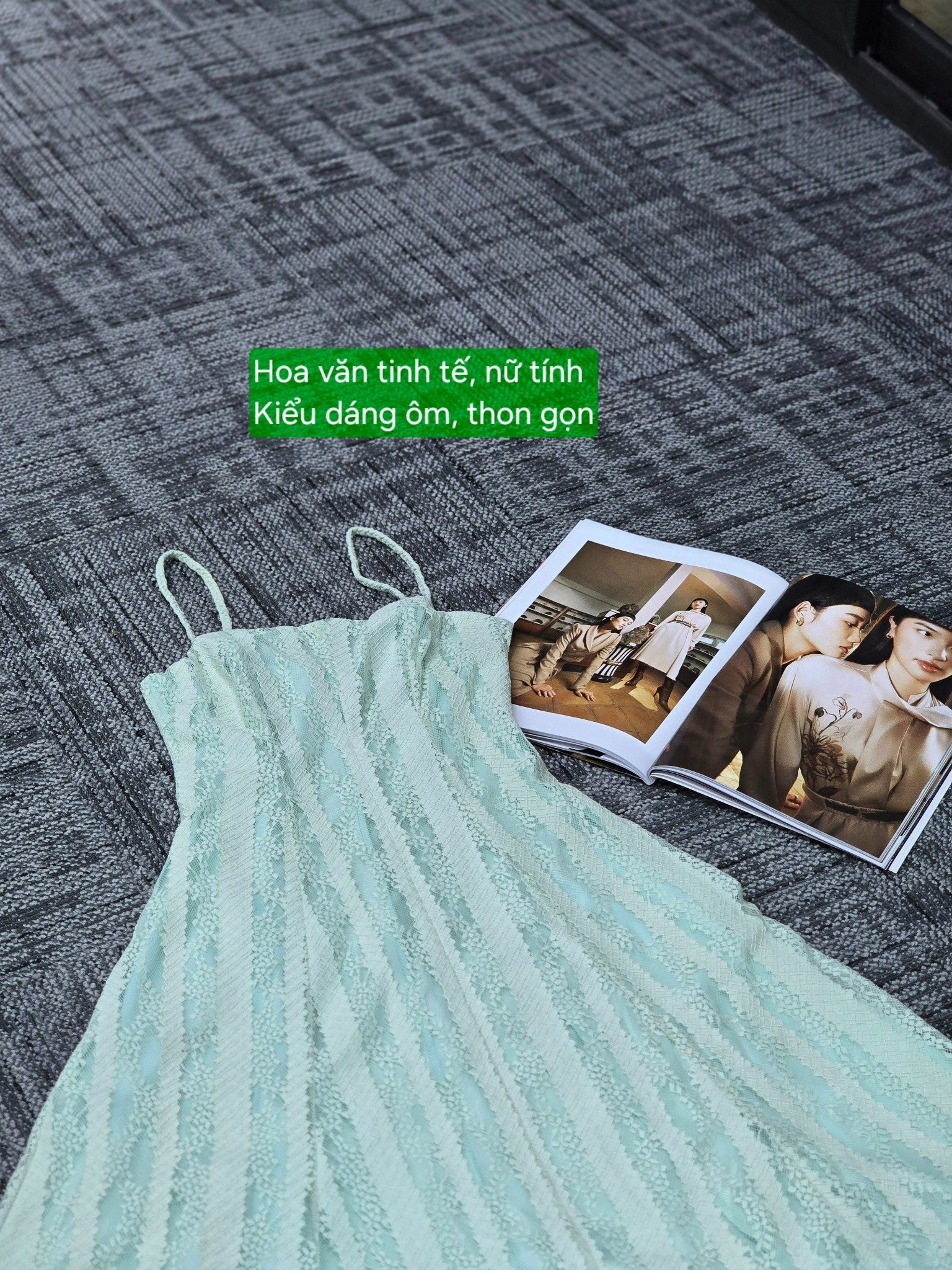 Đầm xòe ren xanh hai dây dáng midi