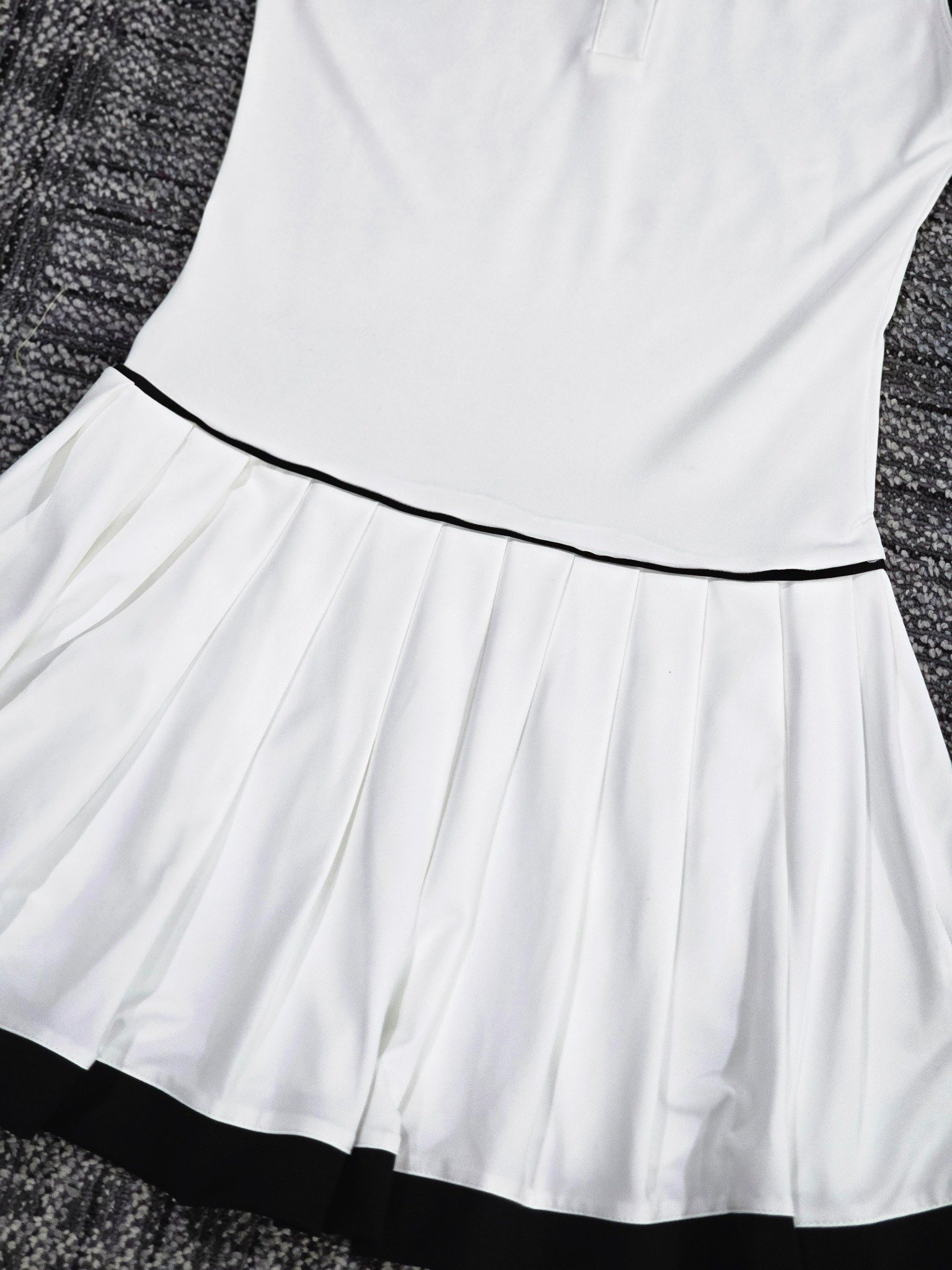 Đầm thun xếp ly sát nách dáng mini