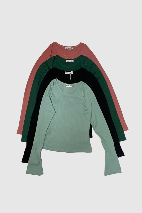 Áo ôm thun tay dài khoét nách