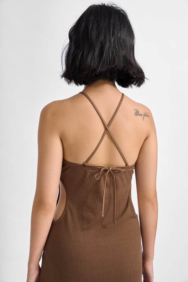 Đầm yếm ôm thun gân cut-out eo