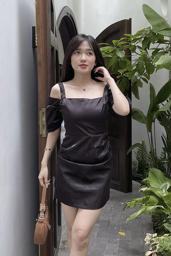 Đầm ôm oganza phối tay xếp li