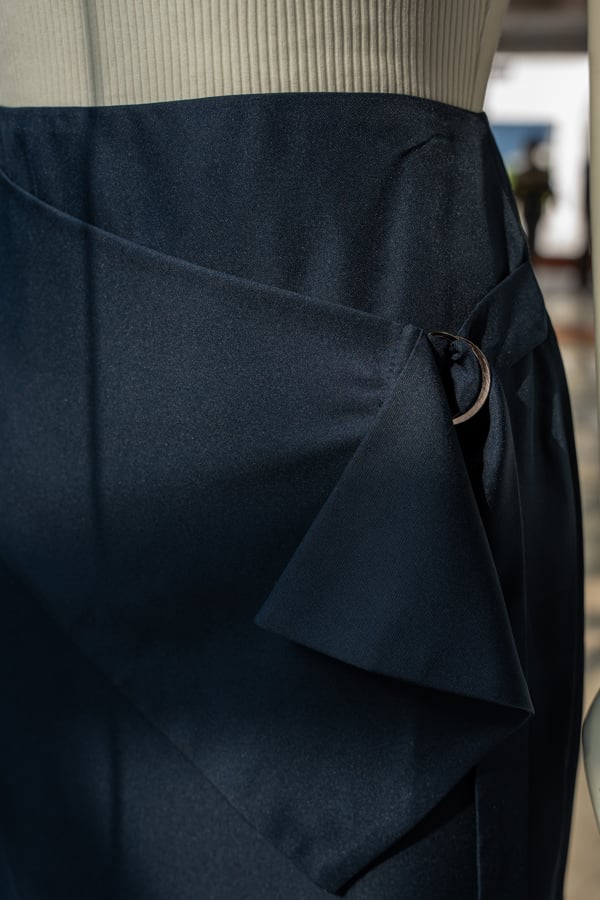 Chân váy midi cotton lạnh phối đắp tà