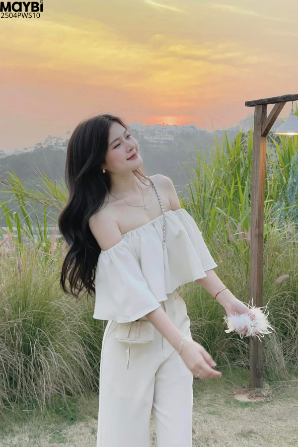Set áo trễ vai nhún bèo và quần culottes ống rộng kem