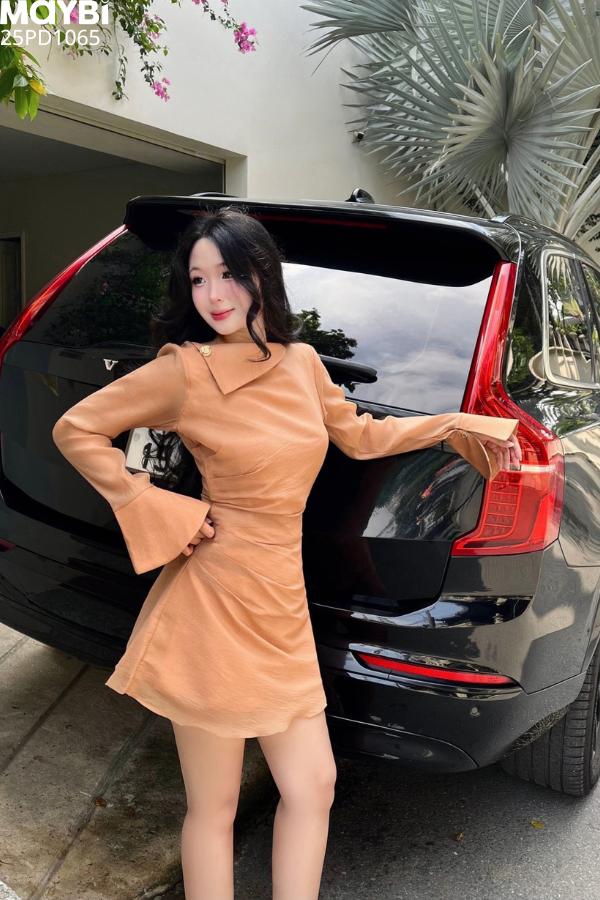 Đầm mini dài tay cổ xéo