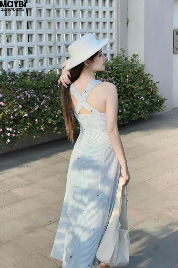 Đầm xòe sọc xanh in nơ hai dây dáng midi